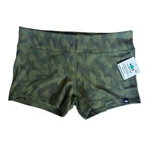 Wodbottom NWT Women’s Green Reflective Camo Workout shorts - size XXXL